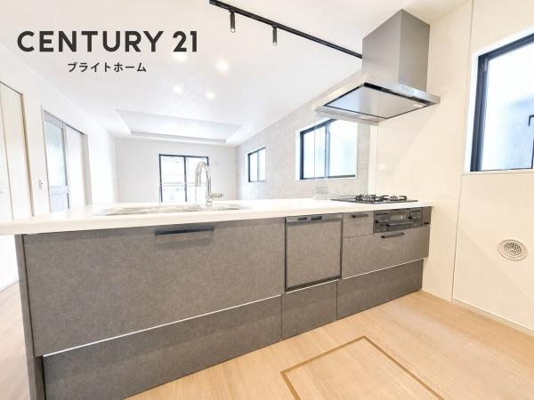 横浜市青葉区あざみ野南４丁目の新築一戸建のキッチン|広々としたキッチンは、
落ち着いて料理が出来ます！