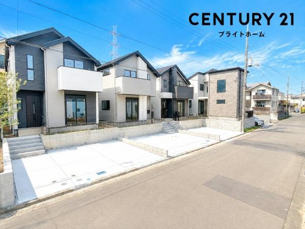 横浜市青葉区あざみ野南４丁目の新築一戸建の前面道路含む現地写真|周辺は落ち着いた街並みになります。
子育てにはぴったりの住環境♪