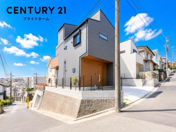 横浜市南区永田北３丁目の新築一戸建の前面道路含む現地写真|周辺は落ち着いた街並みになります。
子育てにはぴったりの住環境♪