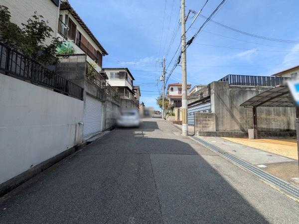【前面道路含む現地写真】 | 明石市魚住町錦が丘1丁目　中古戸建