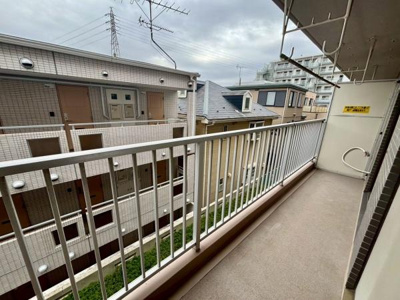 【バルコニー】 | 【11日(土)・12日(日)室内見学可】エクレール南越谷 | 広さもあり洗濯物も干しやすい♪
