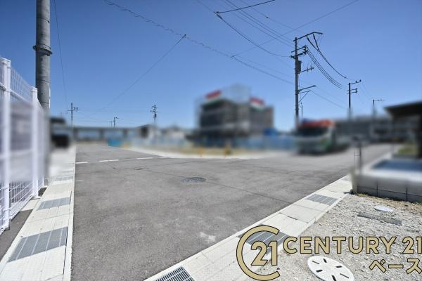 リーブルガーデン黒田 １号棟 ／新築一戸建の前面道路含む現地写真|■現地撮影写真■前面道路６ｍと広々開放的！