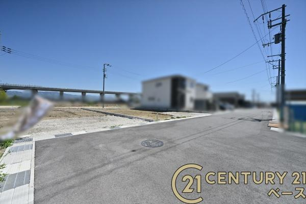 リーブルガーデン黒田 ５号棟 ／新築一戸建の前面道路含む現地写真|■現地撮影写真■前面道路６ｍと広々開放的！