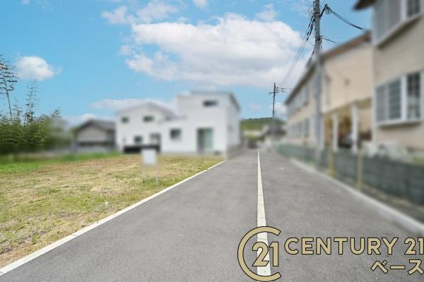 橿原市西池尻町　建築条件なし土地の前面道路含む現地写真|■現地撮影写真■広々とした前面道路で駐車も楽々！