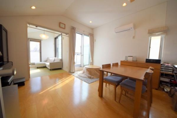 横浜市西区浅間台の中古一戸建の居間・リビング