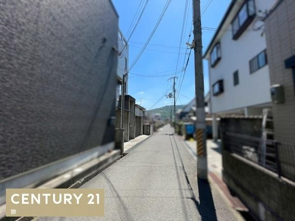 和歌山市三葛　中古戸建の前面道路含む現地写真