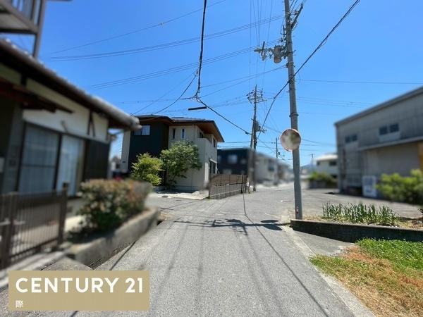 貴志川町国主　中古戸建の前面道路含む現地写真