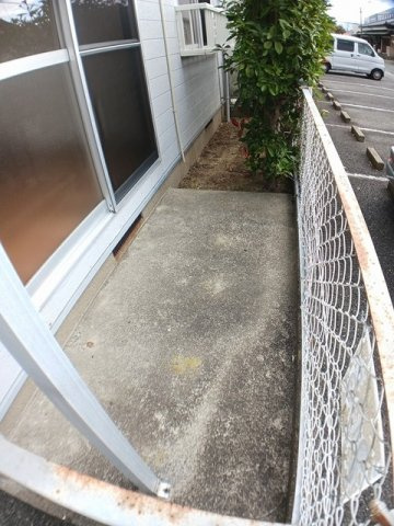 レピュートおんつかⅡの庭