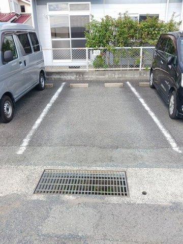 レピュートおんつかⅡの駐車場