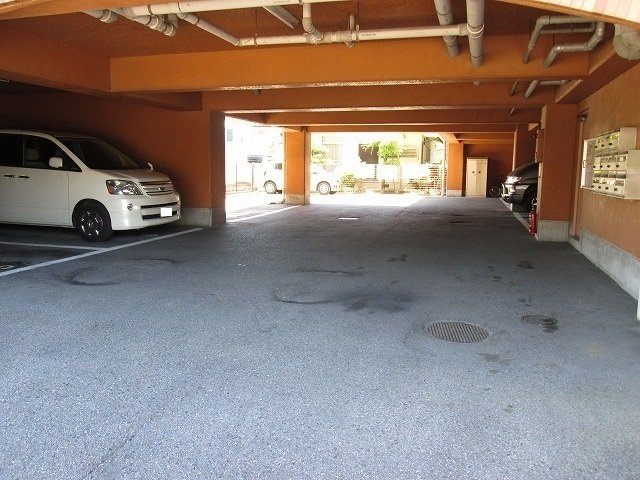 サンパレスの駐車場