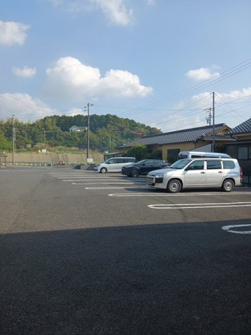 ラフィーネ不動上郷Ｃの駐車場