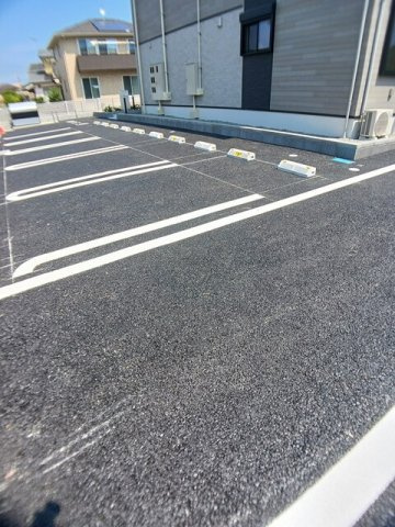 カーサ　コモダの駐車場