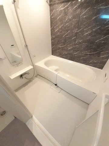 ネーロ　スタイルの浴室