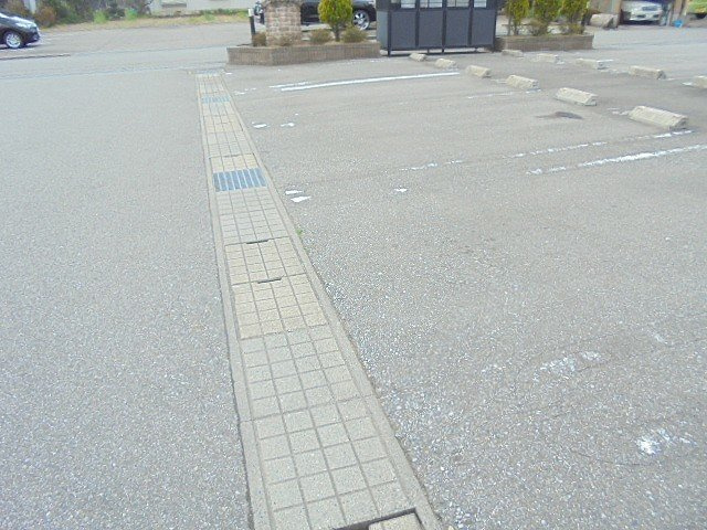 ソフテイル　Ｃの駐車場