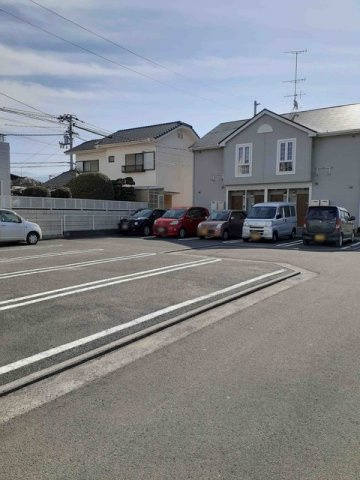ラフレシールⅡの駐車場