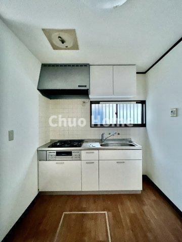 江戸川区南小岩1丁目中古住宅のキッチン|ワイドで収納豊富なシステムキッチン