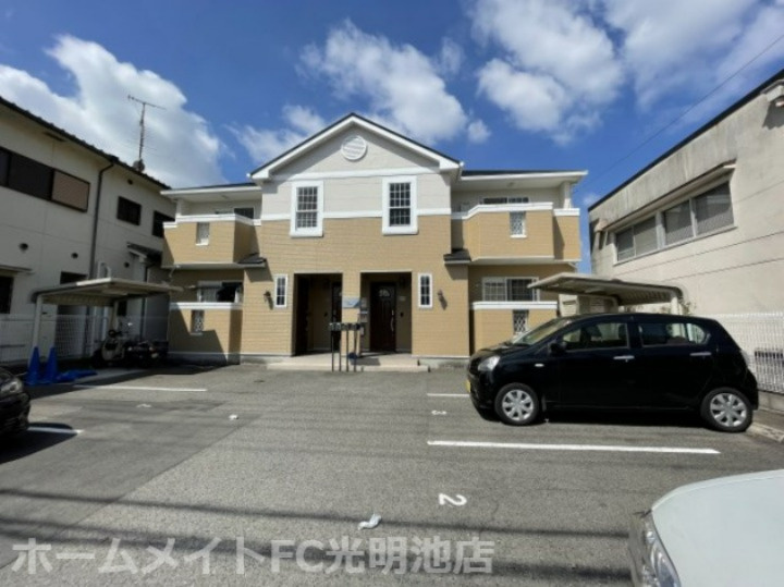 カーサ高尾の駐車場