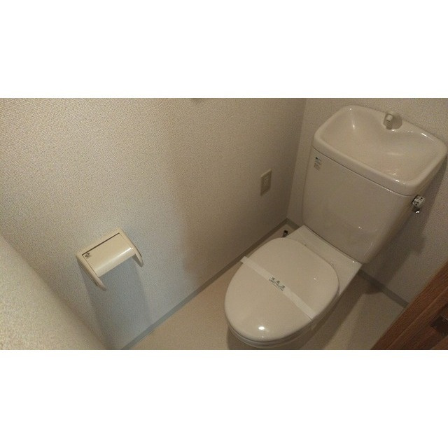 メゾンドロゼのトイレ|落ち着いた色調のトイレです