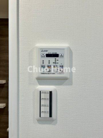 デュアルスイート西葛西の内装|【浴室乾燥機】暖房・冷風・換気・乾燥が可能です。毎日を快適に過ごせるうれしい機能が揃っています。雨の日の洗濯物も安心です。