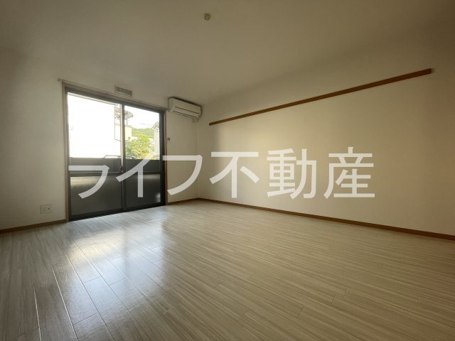 プルミエール Aの居間・リビング