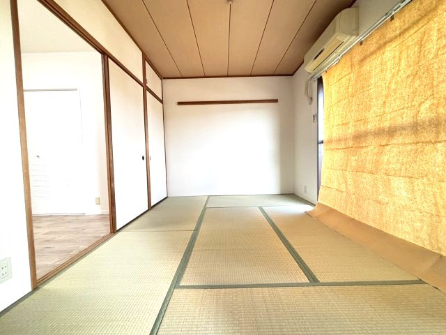 メゾンアザレアの和室