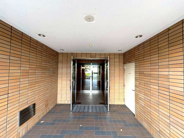 メゾンアザレアのエントランス