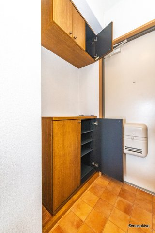 レジデンス西和田の玄関
