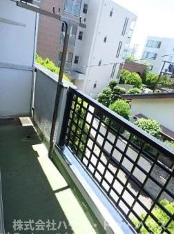 ジュネパレス塚本のバルコニー