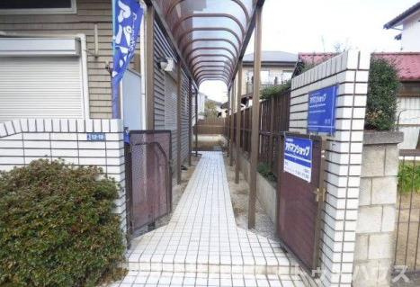 ジュネパレス塚本のエントランス