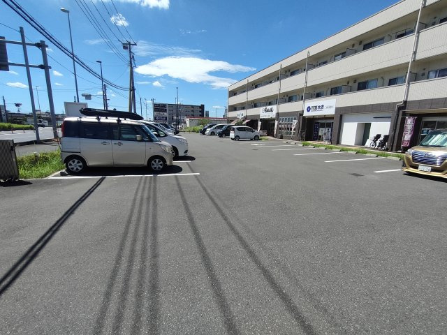 Lumetoの駐車場|駐車場に車を止められます