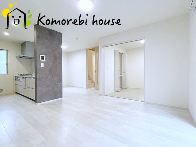 上尾市平塚　中古戸建の居間・リビング|ゆったりとした居間です
