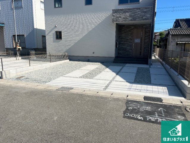 姫路市広畑区清水町　第1期　新築一戸建ての駐車場|並列２台駐車可能！ゆとりの駐車スペースで車庫入れもスムーズ！
