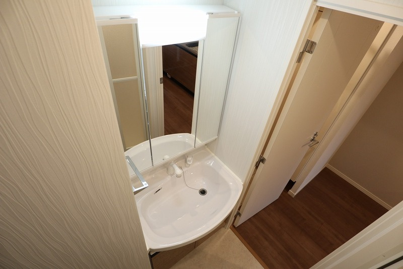 ラ・シック　サヴォイ　14階の独立洗面台|別号室のものです。現状優先になります。