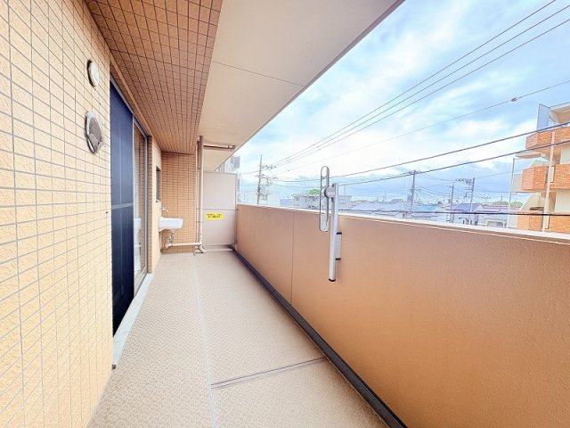 【バルコニー】 | ダイアパレス南大泉　(保谷店) | 陽当たり良くお洗濯に便利な南向きバルコニー。