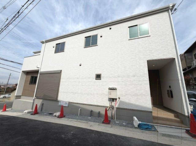 藤阪元町３丁目　新築一戸建ての外観|新しい生活にいかがでしょうか？外観はお住まいの顔になります。こだわりたいポイントですね。外壁塗装や屋根塗装のご相談も承っております。
■現地内覧・資金計画相談・住宅ローン相談もお問合せ受付中■