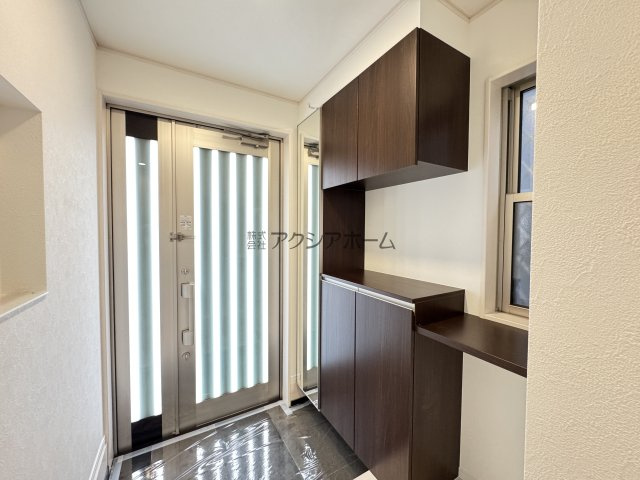 所沢市東狭山ヶ丘2丁目　中古一戸建　～LDK20帖～の玄関