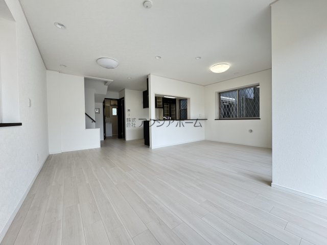 所沢市東狭山ヶ丘2丁目　中古一戸建　～LDK20帖～の居間・リビング|LDK20帖