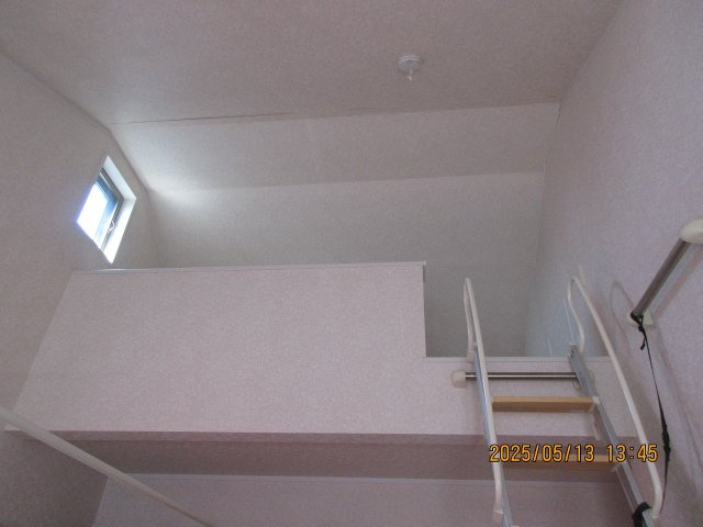 いわき市錦町沼ノ川中古住宅。陽当たり良好！デザイナーズ物件 不動産プラスの設備|二階の８帖洋室には天井裏にロフトを備えています。ハシゴで上る感じが楽しそうですね。お子様のお部屋や就寝スペースにいかがでしょうか。