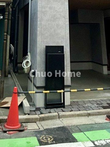 荒川区東尾久2丁目新築分譲住宅の外観|留守中に便利な宅配ボックス完備