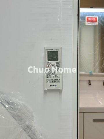 荒川区東尾久2丁目新築分譲住宅の浴室|【浴室乾燥機】暖房・冷風・換気・乾燥が可能です。毎日を快適に過ごせるうれしい機能が揃っています。雨の日の洗濯物も安心です。