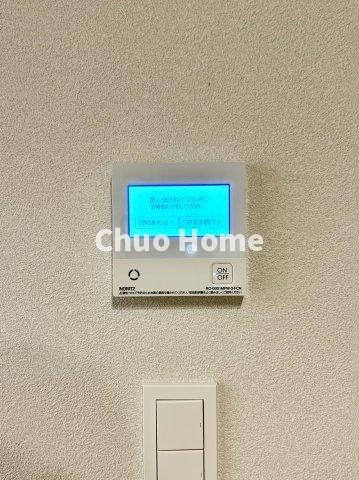 荒川区東尾久2丁目新築分譲住宅の発電・温水設備|【給湯リモコン】外での一日を忘れさせてくれるオートバス機能でお好みの湯量・温度に調整された浴槽。
