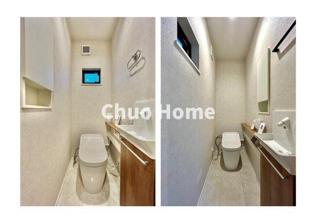 荒川区東尾久2丁目新築分譲住宅のトイレ|【トイレ×2】 収納スペースをしっかりと確保した温水洗浄便座機能付きトイレ。温水洗浄便座は清潔にお使いいただくための大切なアイテムです。