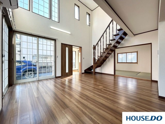 中古戸建　足利市駒場町の居間・リビング|こちらのリビングで趣味の時間をお楽しみください
