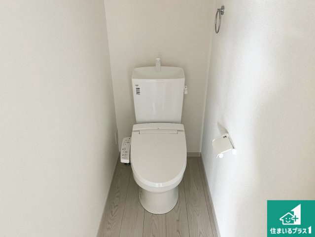姫路市広畑区清水町　第1期　新築一戸建てのトイレ|1・2階の2ヶ所にあるので、朝の忙しい時間の順番待ちもなく、深夜の利用にも大変便利です。
