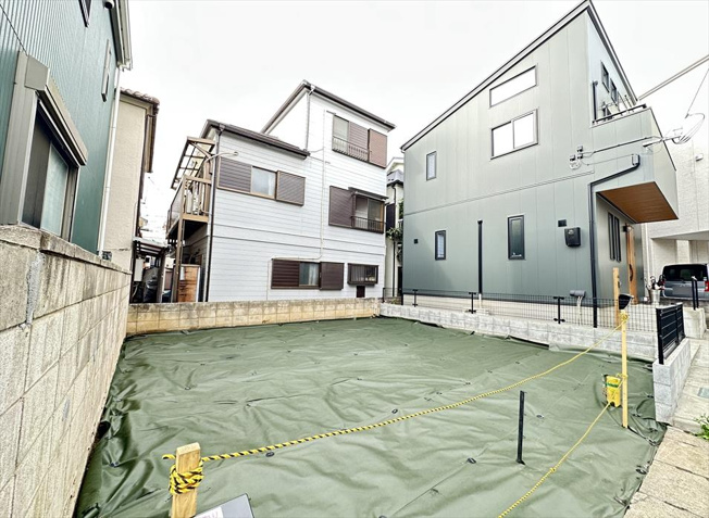 【外観】 | 志木市幸町4丁目　建築条件なし売地　全1区画　(志木本店) | 販売現地／2026年4月10日撮影　
小学校まで徒歩4分、中学校まで徒歩5分でお子様の通学も安心便利。