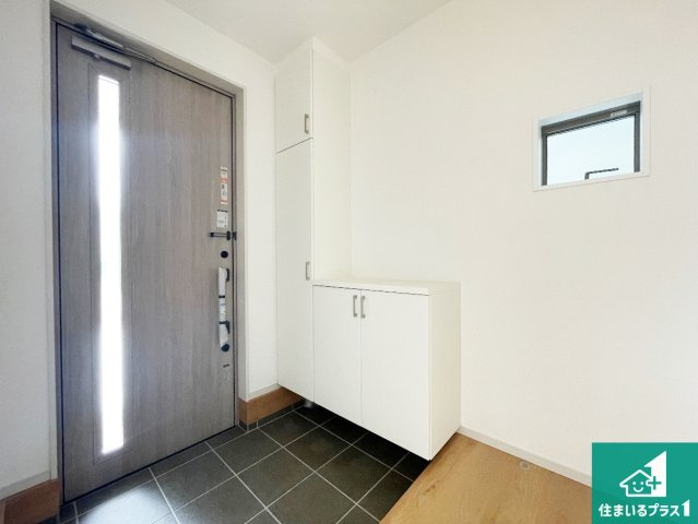 ★大津市別保　第1期　新築一戸建ての玄関|シューズボックスにはたくさんの靴が収納できるので玄関周りはいつもスッキリ！ご家族が増えても安心！