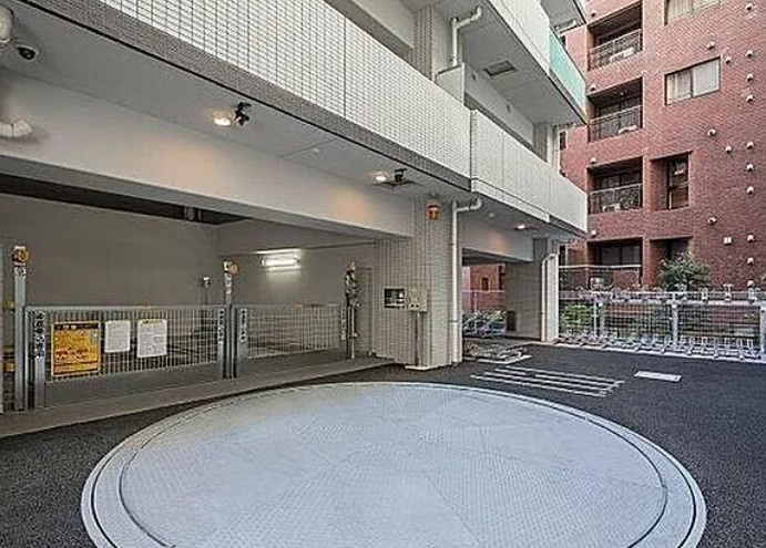半蔵門レジデンスの駐車場