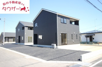 【外観】 | 善郷小学校・矢吹中学校区　GRADLE GAEDEN 　矢吹町一本木　第６　全７棟　７号棟 | 駐車スペース３～４台で広々とした駐車スペースです♪　外水道もついていますので洗車に便利です♪