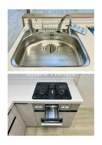 グリーンコーポ町屋のキッチン|【キッチン水栓】キッチン水栓はシャワーヘッドが伸びますのでシンクの隅々まで届きます。【三ツ口コンロ】奥様に好評な三ツ口コンロと魚焼きグリルです。