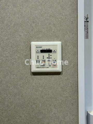 グリーンコーポ町屋の冷暖房・空調設備|【浴室乾燥機】暖房・冷風・換気・乾燥が可能です。毎日を快適に過ごせるうれしい機能が揃っています。雨の日の洗濯物も安心です。